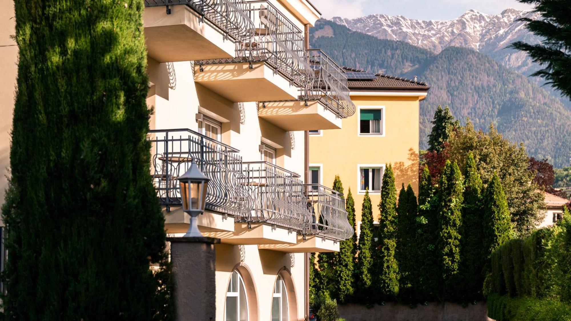 Hotel Villa Laurus Merano Exteriör bild